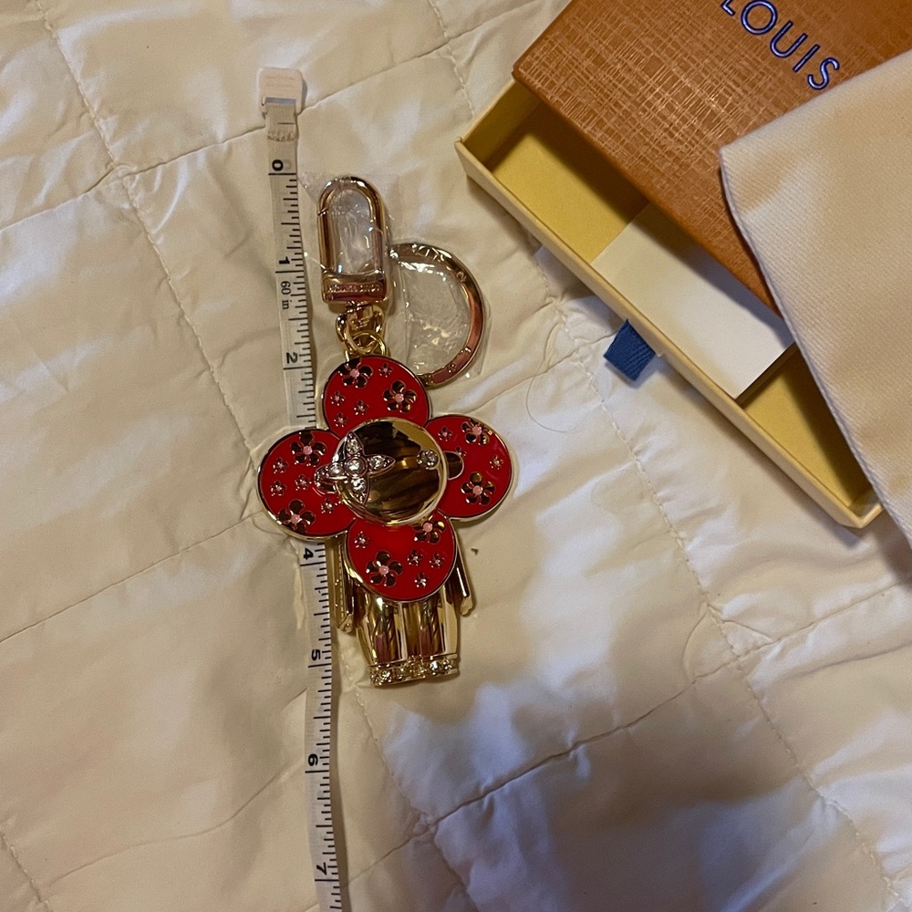 Louis Vuitton Red and Gold vivi bag charm key holder in new condition! - Picture 6 of 7